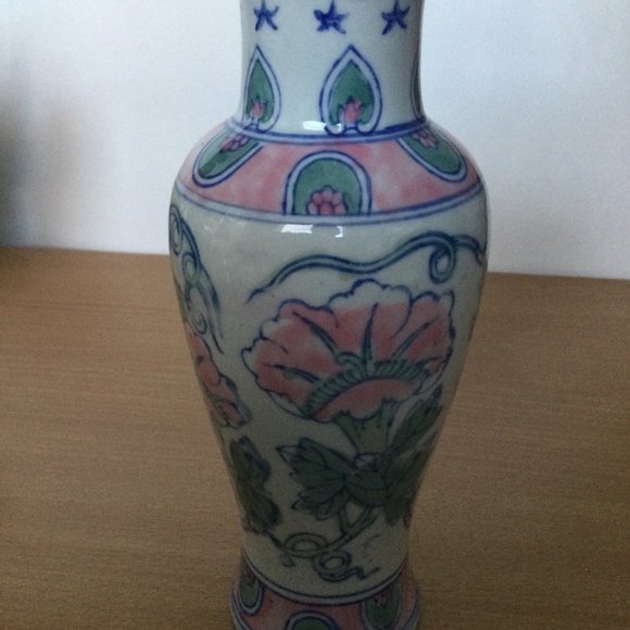 Vintage Chinese ceramic porcelain small vase hand painted with flowers 8" tall - Picture 6 of 9